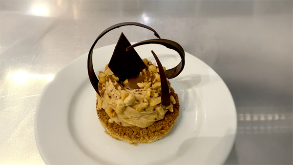 un joli Paris-Brest et son chocolat